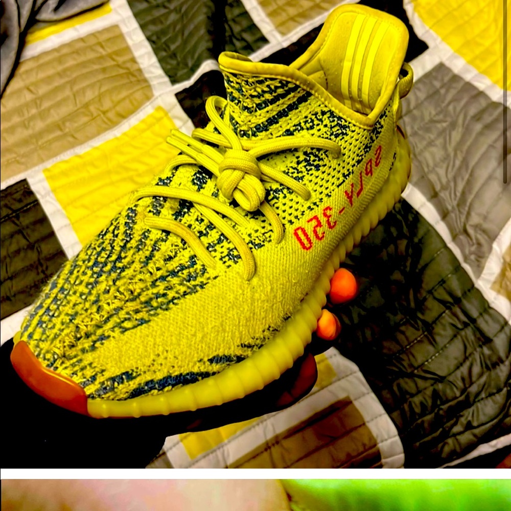 Yeezy 350v2 frozen yellow size 10.5